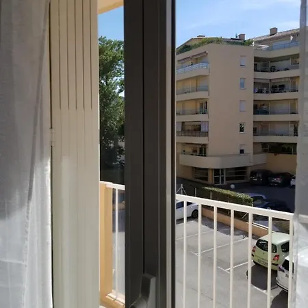 Appartement Terre Et Mer Hyeres Exterior photo